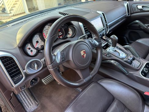 Used 2011 Porsche Cayenne Turbo image 11