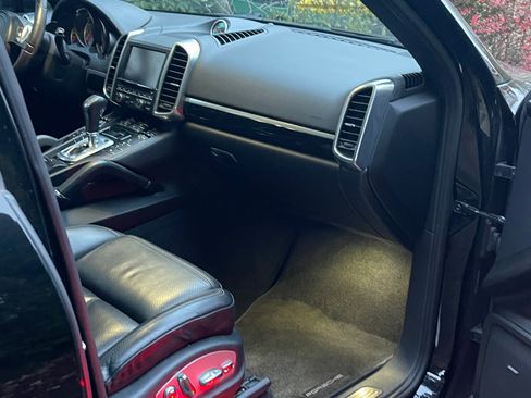 Used 2013 Porsche Cayenne S image 13