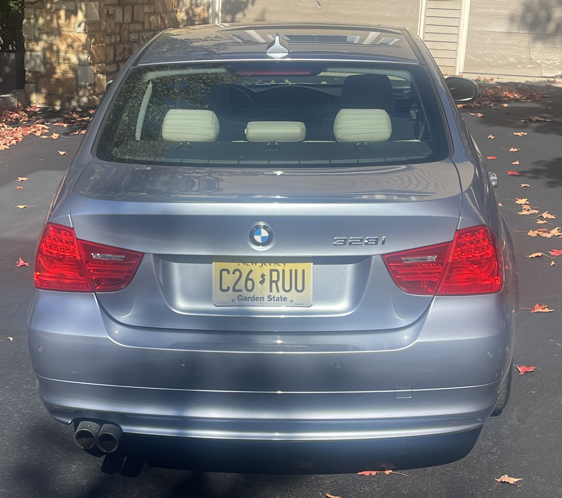 Used 2011 BMW 328i xDrive Sedan AWD/4WD image 2