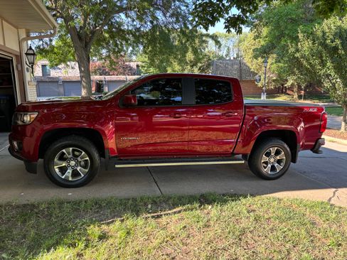 Used 2019 Chevrolet Colorado Z71 AWD/4WD image 2