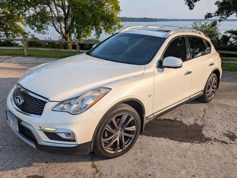 Used 2017 INFINITI QX50 2WD w/ Premium Plus Package image 2