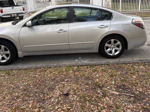 Used 2009 Nissan Altima 2.5 S w/ Convenience Plus Pkg image 1
