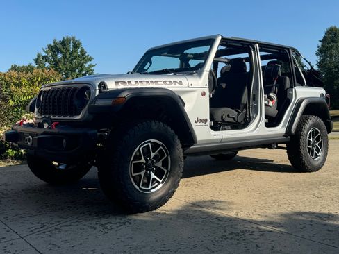 Used 2024 Jeep Wrangler Unlimited Rubicon w/ Capability Package AWD/4WD image 1