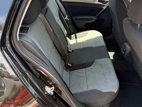 Used 2016 Volkswagen e-Golf SE FWD image 14