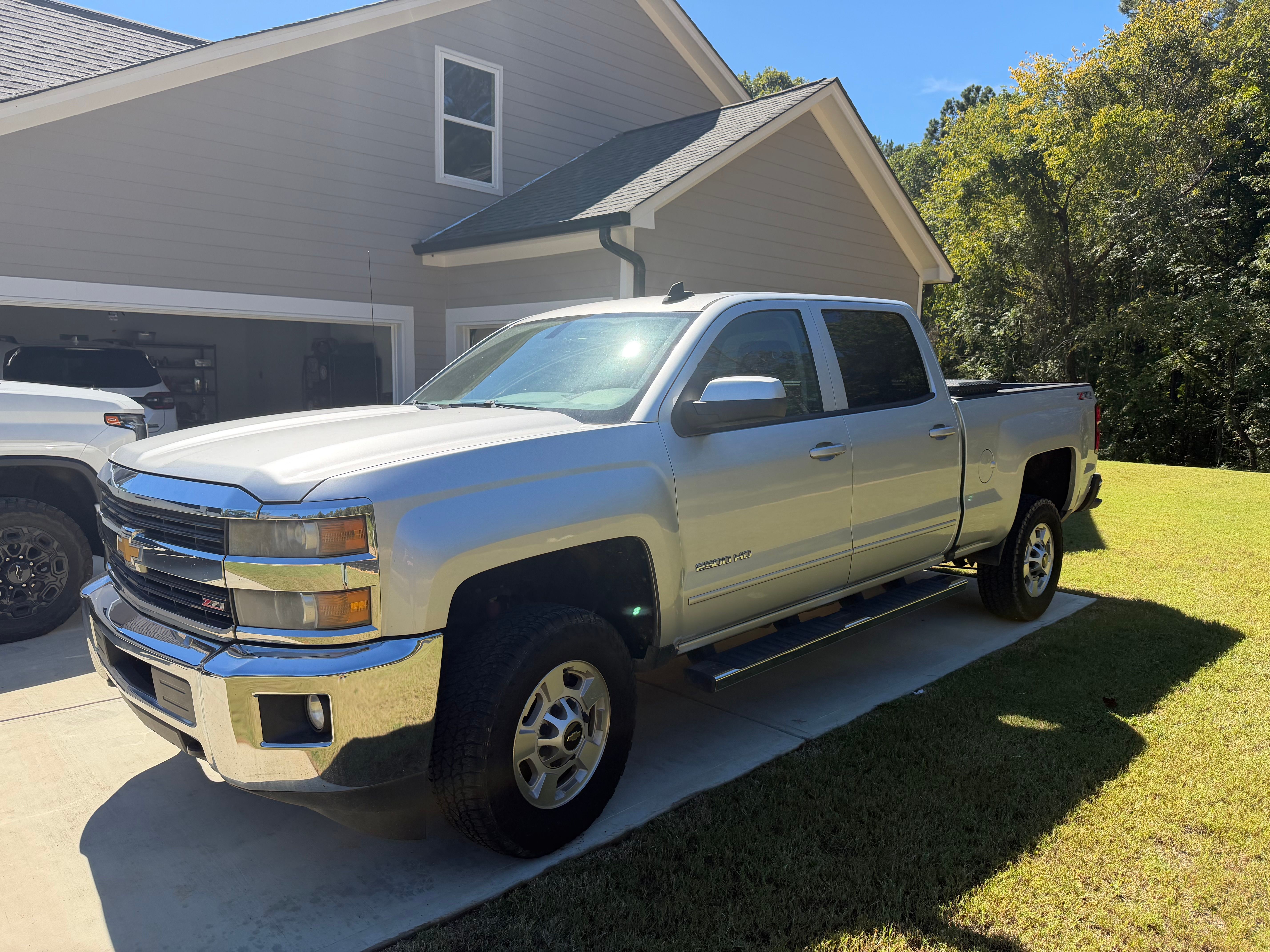 Used 2015 Chevrolet Silverado 2500 LT w/ LT Convenience Package AWD/4WD image 2