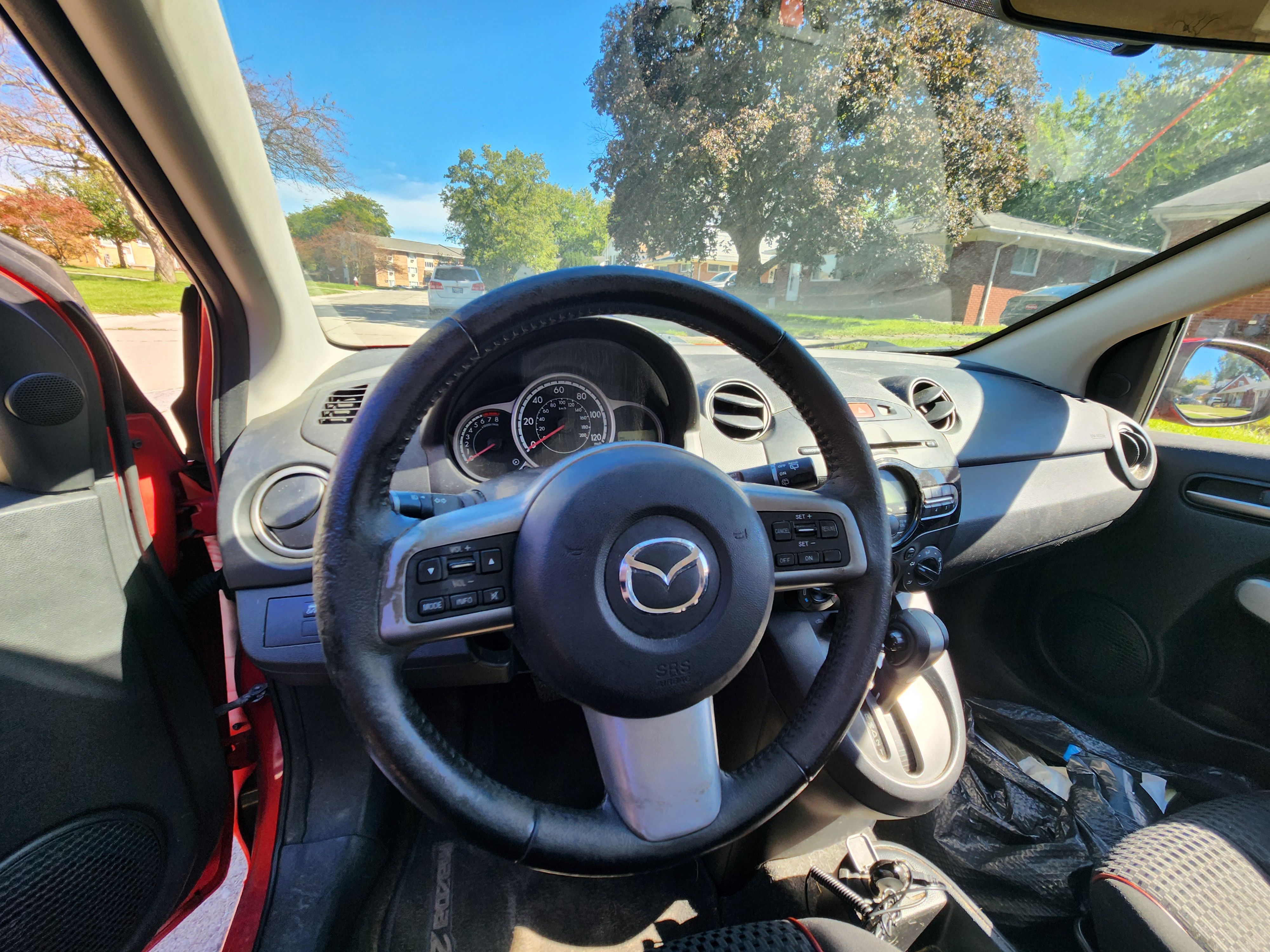 Used 2012 MAZDA MAZDA2 Touring FWD image 6