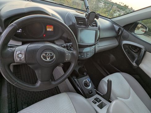 Used 2014 Toyota RAV4 EV image 32