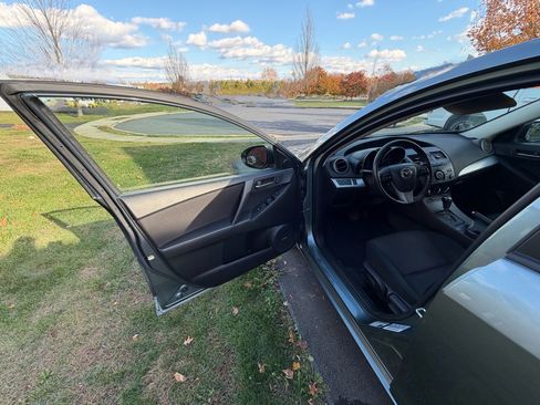 Used 2012 MAZDA MAZDA3 i Touring image 22