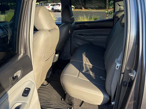 Used 2013 Toyota Tacoma PreRunner w/ TRD Sport Pkg RWD image 9