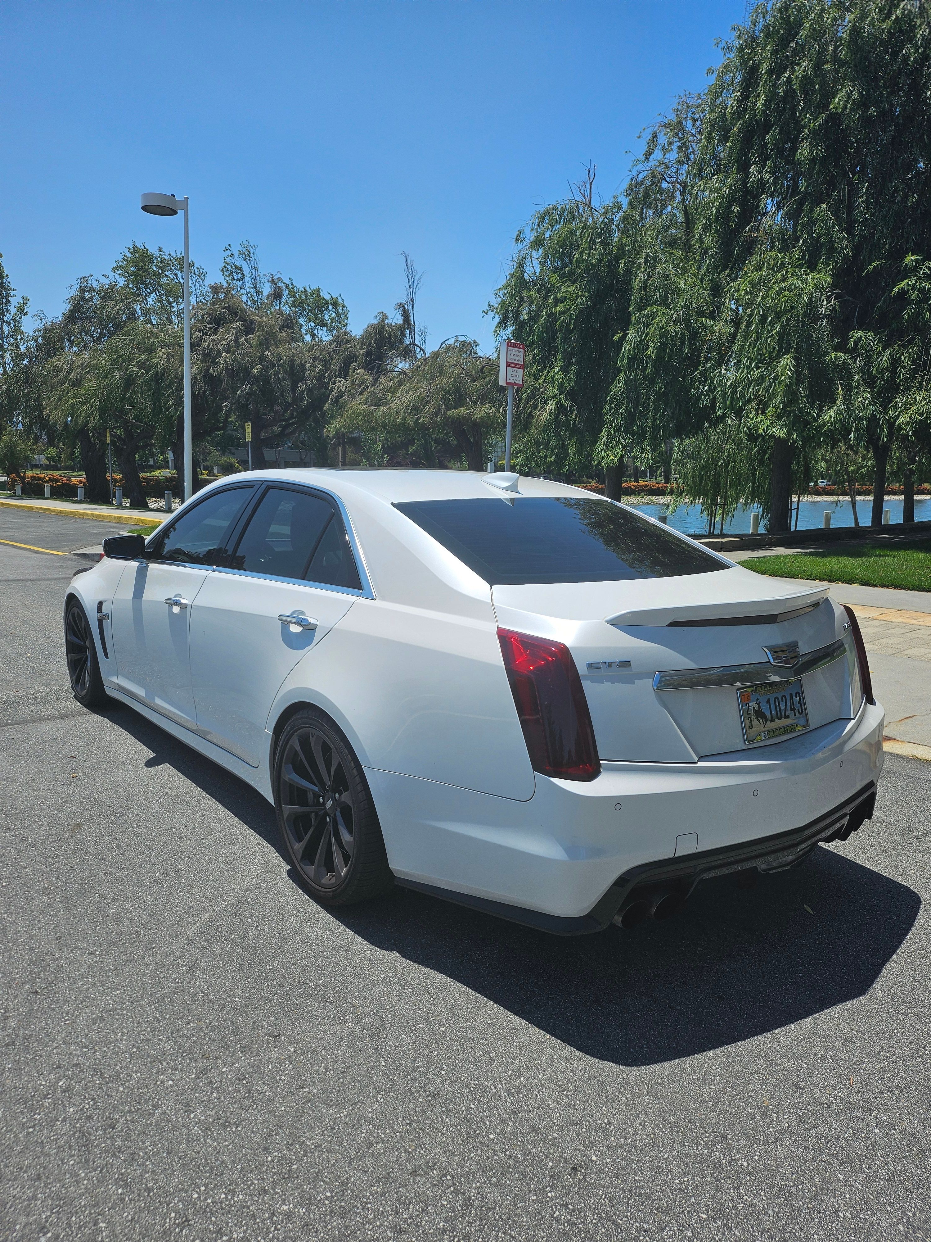 Used 2017 Cadillac CTS V w/ Luxury Package RWD image 8