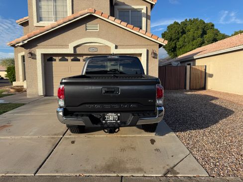 Used 2020 Toyota Tacoma TRD Off-Road image 10