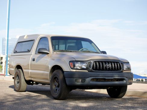 Used 2001 Toyota Tacoma 2WD Regular Cab w/ Enhancement Pkg image 4