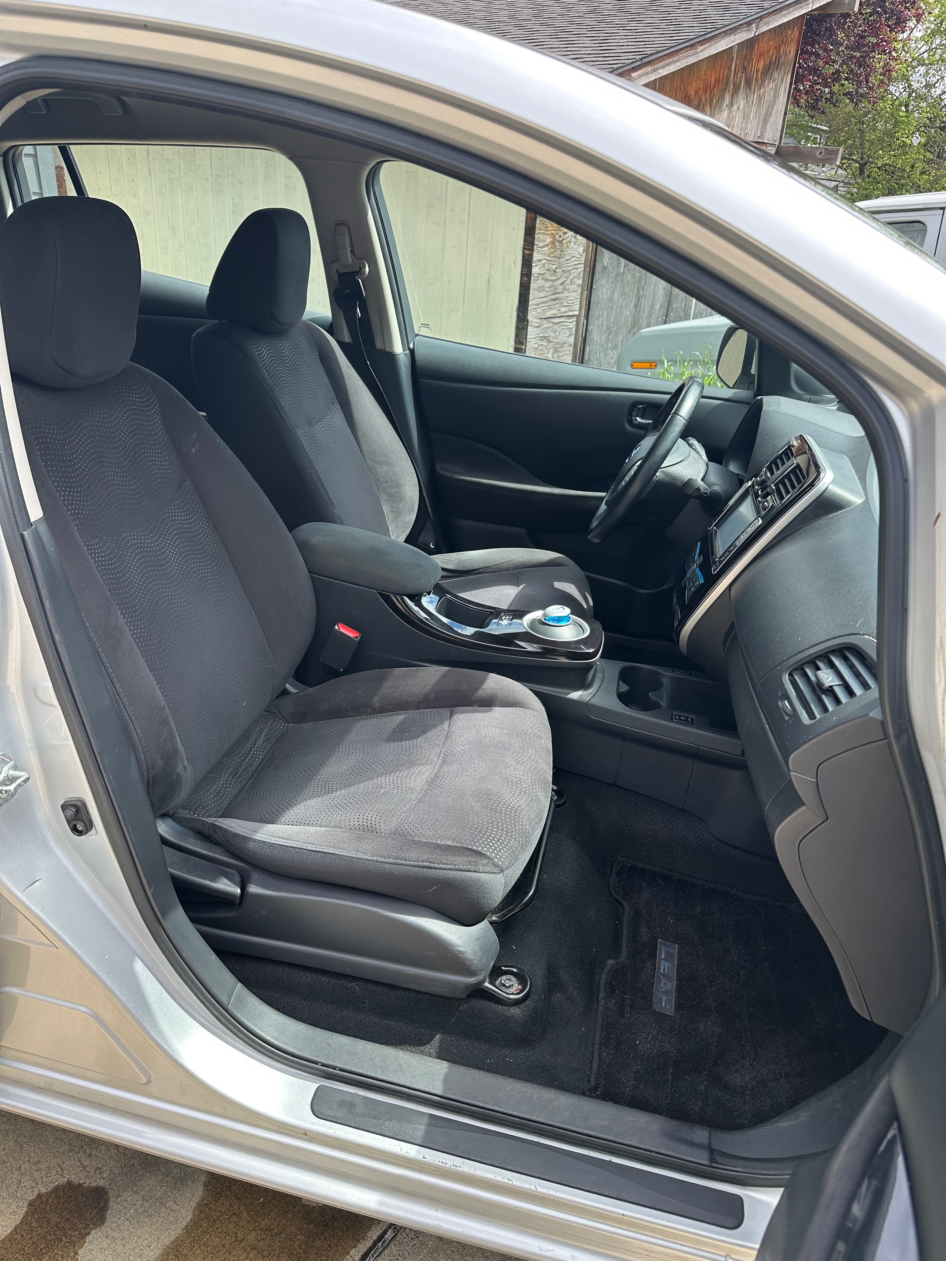 Used 2013 Nissan Leaf SV w/ LED & Quick Charge Pkg FWD image 25