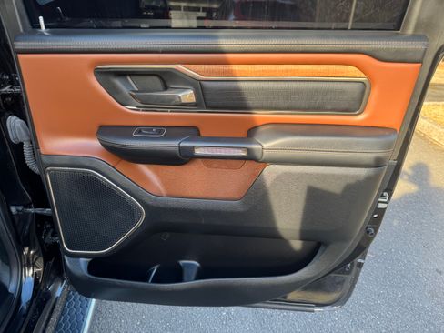 Used 2022 RAM 1500 Limited w/ Body-Colour Bumper Group image 28