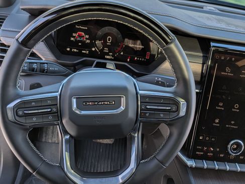 Used 2025 GMC Acadia Denali w/ Super Cruise Package image 11