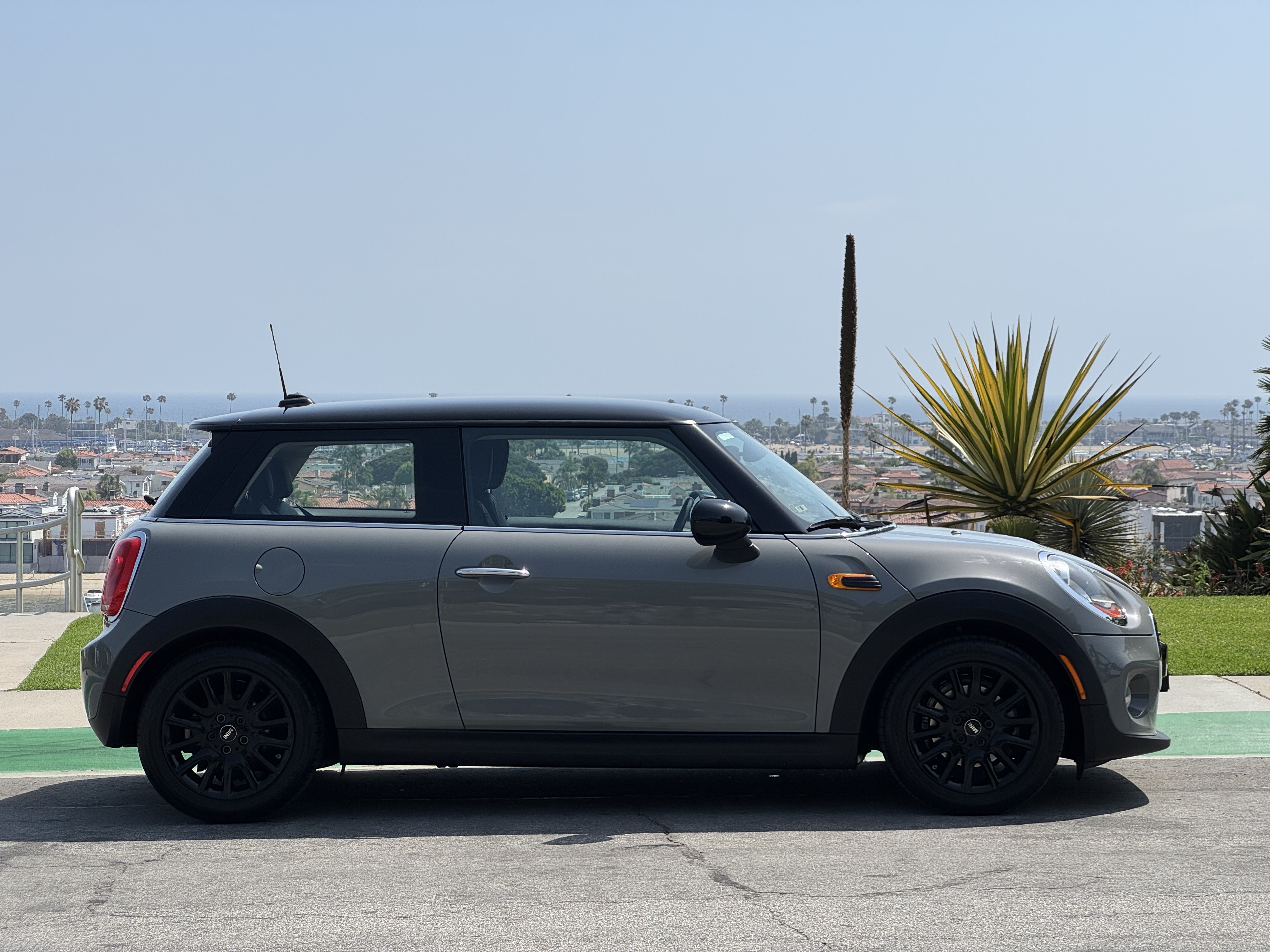 Used 2016 MINI Cooper 2-Door Hardtop FWD image 4