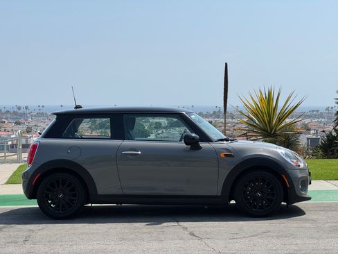 Used 2016 MINI Cooper 2-Door Hardtop FWD image 4