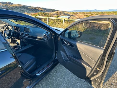 Used 2014 MAZDA MAZDA3 i Grand Touring image 17