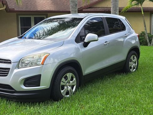 Used 2016 Chevrolet Trax LS FWD image 1