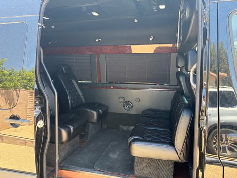 Used 2014 Mercedes-Benz Sprinter 2500 image 1