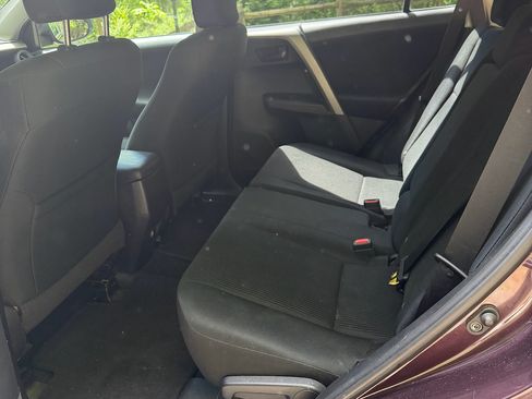 Used 2017 Toyota RAV4 LE FWD image 9