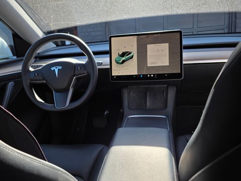 Used 2022 Tesla Model Y Long Range image 9