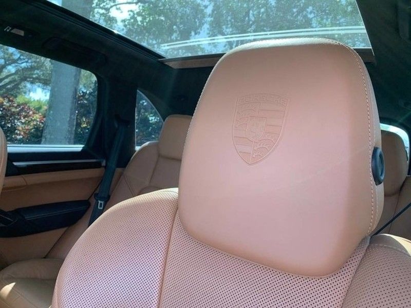 Used 2013 Porsche Cayenne Turbo AWD/4WD image 27