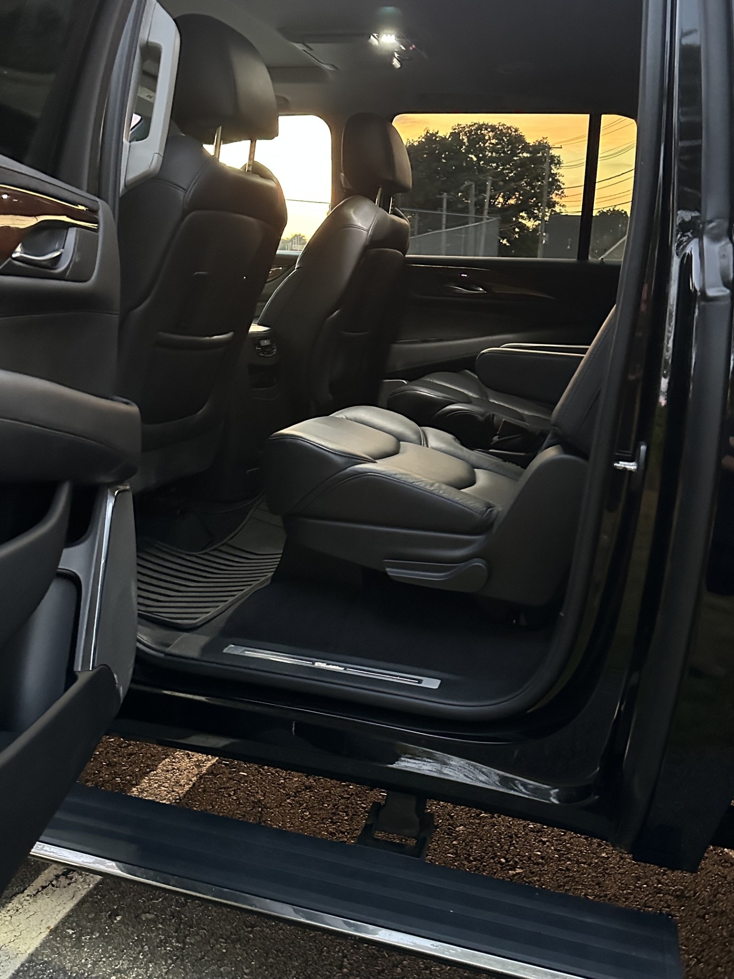 Used 2017 Cadillac Escalade ESV Premium Luxury AWD/4WD image 6