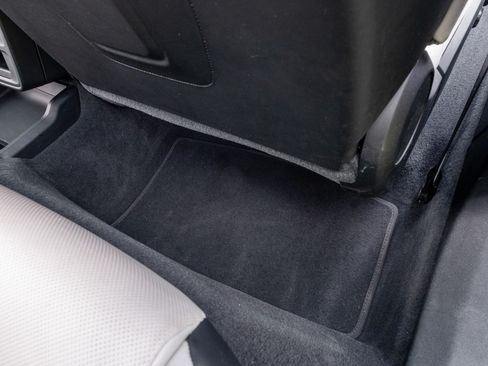 Used 2021 Porsche Taycan image 5