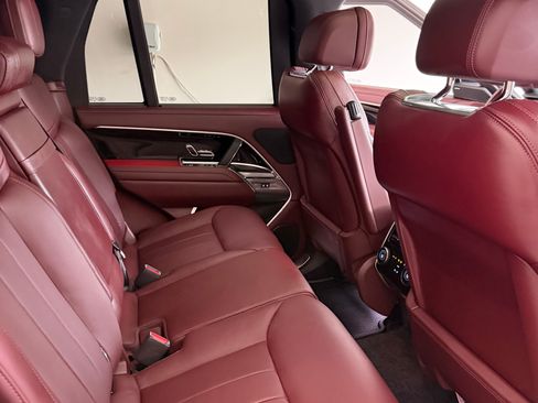 Used 2024 Land Rover Range Rover SE image 11