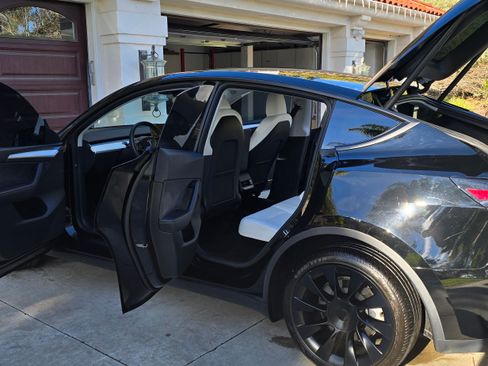 Used 2023 Tesla Model Y Long Range image 9