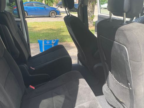 Used 2013 Dodge Grand Caravan SXT w/ Entertainment Group 1 FWD image 5