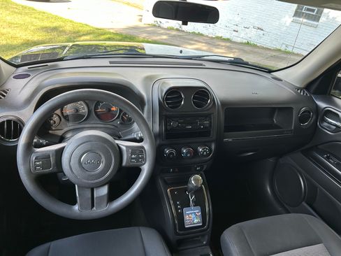 Used 2014 Jeep Patriot Sport w/ Power Value Group AWD/4WD image 14