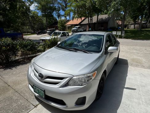 Used 2013 Toyota Corolla L FWD image 20
