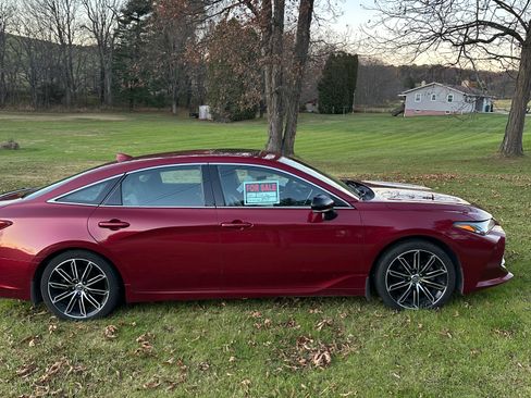 Used 2019 Toyota Avalon Touring image 2