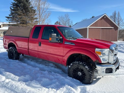 Used 2014 Ford F250 XLT w/ XLT Interior Package image 2