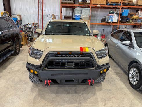 Used 2017 Toyota Tacoma TRD Off-Road image 16