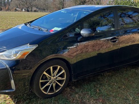 Used 2015 Toyota Prius V Five image 1