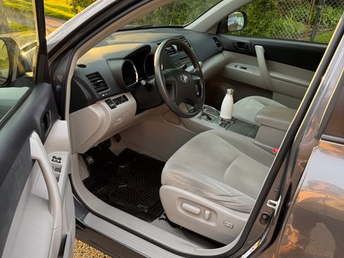 Used 2010 Toyota Highlander 4WD image 18