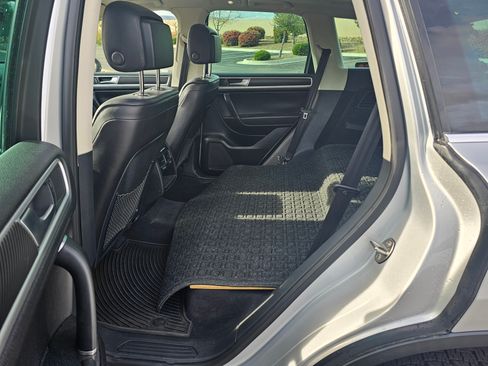 Used 2016 Volkswagen Touareg Sport image 14