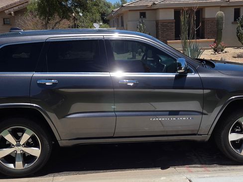 Used 2014 Jeep Grand Cherokee Overland AWD/4WD image 5