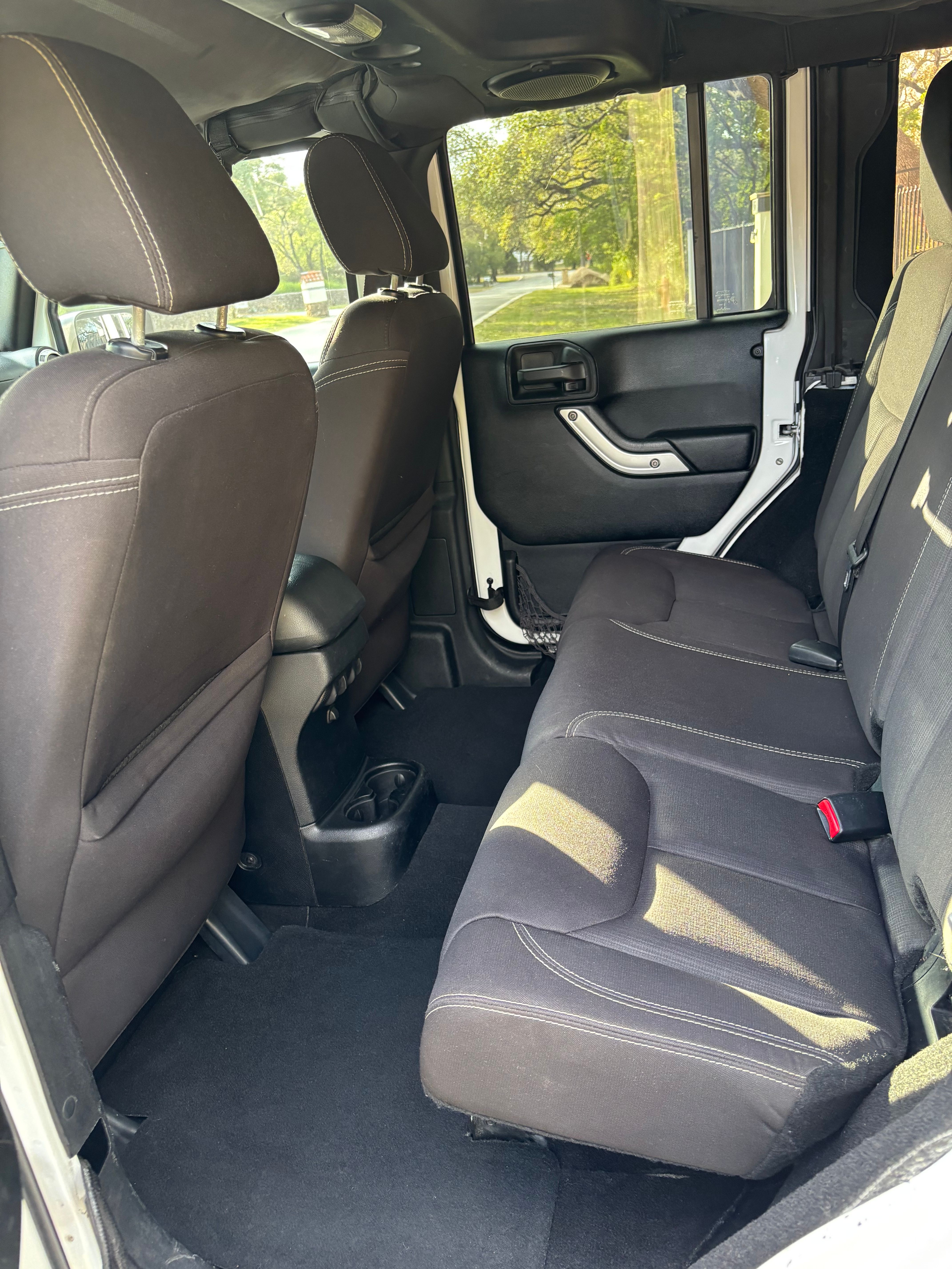 Used 2013 Jeep Wrangler Unlimited Sahara AWD/4WD image 6