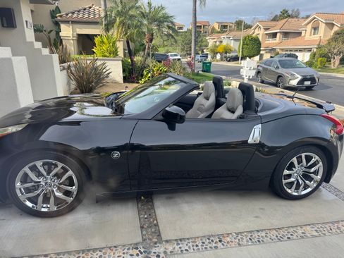 Used 2017 Nissan 370Z Touring image 12