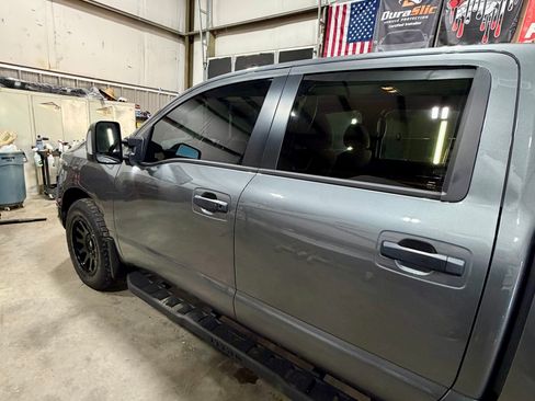 Used 2023 Nissan Titan SV w/ SV Convenience Package image 5