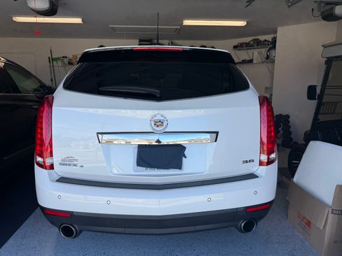 Used 2014 Cadillac SRX Luxury w/ Driver Assist Package image 2