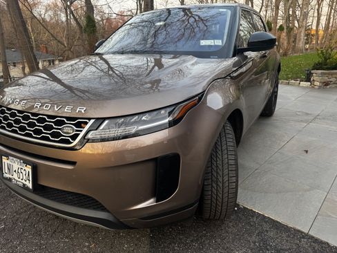 Used 2020 Land Rover Range Rover Evoque S image 4