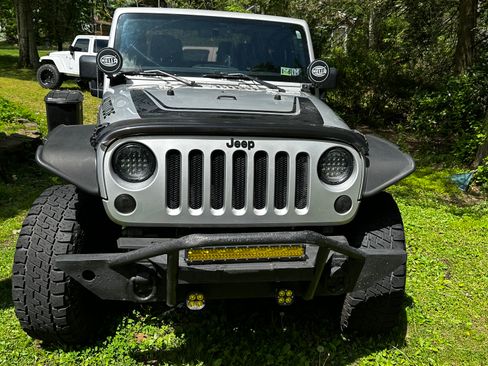 Used 2012 Jeep Wrangler Sahara AWD/4WD image 4