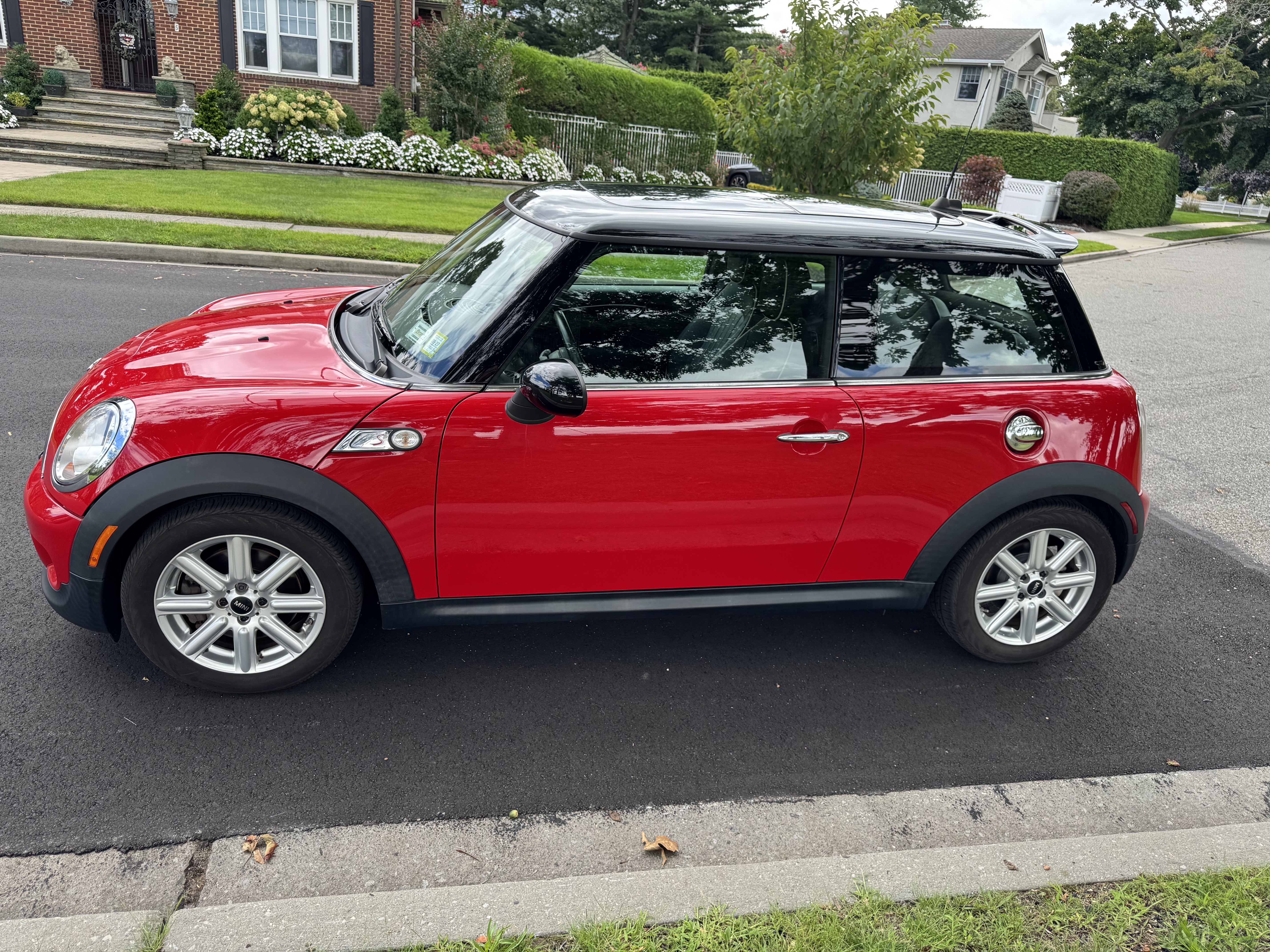 Used 2011 MINI Cooper S FWD image 2