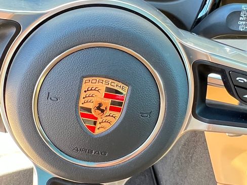 Used 2020 Porsche Macan image 9