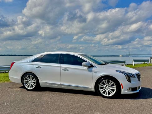 Used 2018 Cadillac XTS Luxury w/ Driver Awareness Package FWD image 6